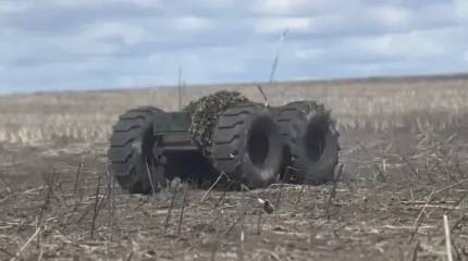 Железная логистика: ВС РФ приступили к обкатке колесной амфибии «Челнок»