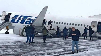 Самолет UTair сел без задних шасси в Республике Коми