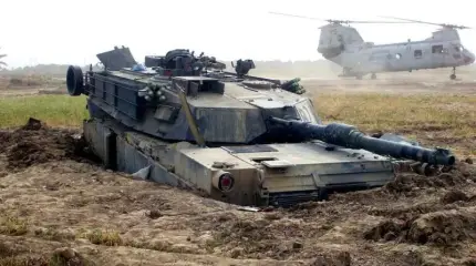 «Абрамсы» участвуют в «грязевых маневрах» в нескольких десятках километров от Калининграда