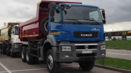 В отличие от АвтоВАЗа, КамАЗ героически справляется с последствиями обрушения авторынка