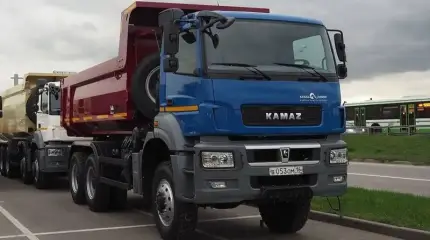 В отличие от АвтоВАЗа, КамАЗ героически справляется с последствиями обрушения авторынка