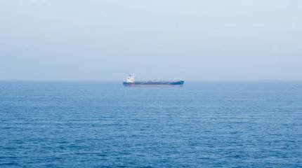 Супертанкеры на огромной скорости проскакивают Ормузский пролив