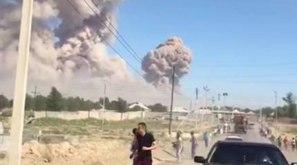 На юге Казахстана горят военные склады с боеприпасами