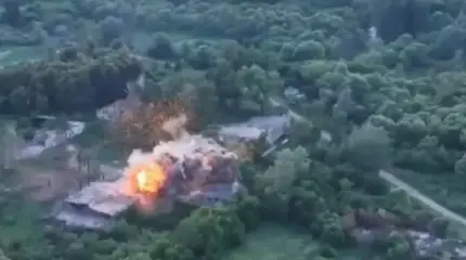 ВКС бьют по врагу бомбами с реактивными двигателями и дальностью 200 км