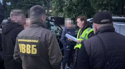 «Вместо прямых обязанностей»: на Украине арестовали учительницу географии, помогавшую мужчинам бежать из страны