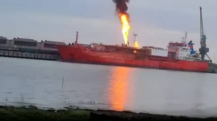 «Герани» подожгли в порту Измаил турецкое судно со сжиженным газом