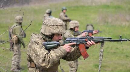 «Путь в один конец»: Зеленский приказал Украине воевать еще три года – The Economist