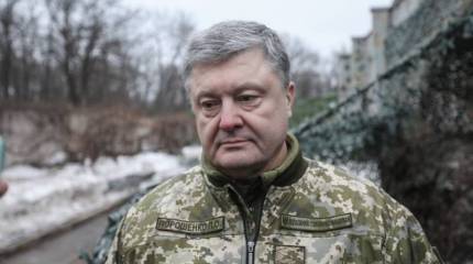 Порошенко ввел военное положение на Украине