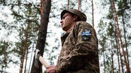 «Рвут голыми руками»: боевики в панике ищут спасение от российских дронов