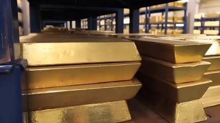 La caduta del dollaro consente alla Russia di ricostituire le sue riserve auree a un ritmo record
