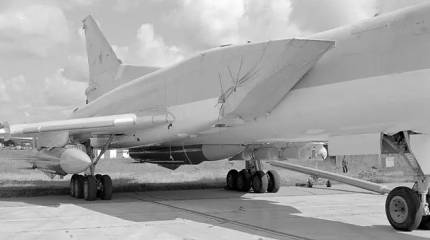 적군은 최고 시속 5400km에 달하는 신형 중형 미사일 Kh-32에 피격당했다.