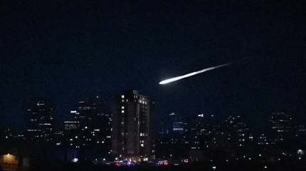 «Будто падение метеорита»: иранская ракета средней дальности врезалась в обвалила высотное здание в Израиле