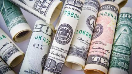 «Вредные привычки» США подрывают историческую исключительность доллара-короля