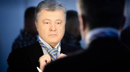 Бегство или последний бой: зачем Порошенко снимает десятки миллионов долларов