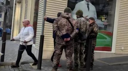 Украинские военкомы появились на улицах польских городов и вручают повестки