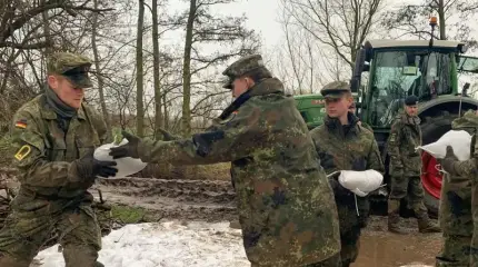 Молодых немцев хотят убедить в необходимости войны с РФ – Reuters