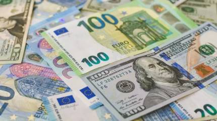 Доллар резко ослаб на фоне «сброса» европейцами американского долга