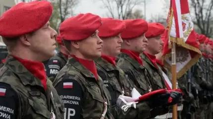 Rusya ile herkes savaşa: Polonya acilen 400 bin savaşçı eğitmeyi planladığını duyurdu.