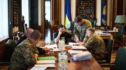 Киев рассматривает возможность отступления за Днепр и отхода от линии фронта на запад