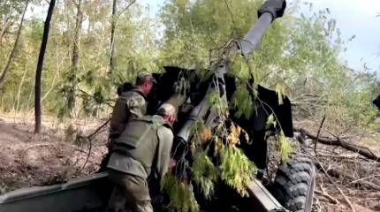 Удача помогла российскому расчету Д-20 поразить движущийся БТР-4 ВСУ с первого выстрела