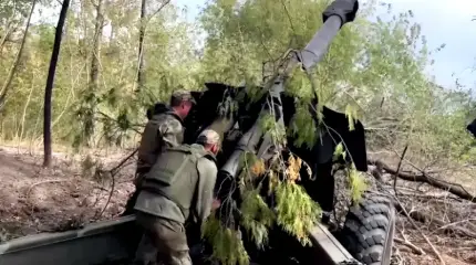 La fortuna ha aiutato l'equipaggio russo del D-20 a colpire un BTR-4 in movimento delle Forze Armate ucraine con il primo colpo