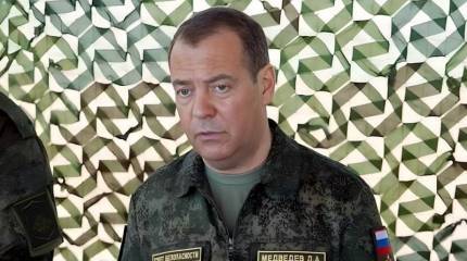 Медведев заявил о необходимости подобрать новые цели для ударов по Украине