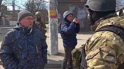 Российские военные начали бороться с украинскими провокаторами на раздаче гуманитарной помощи