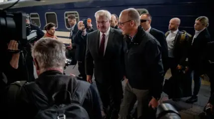 Мерц прибыл в Киев с неожиданным визитом и уже прячется от российских дронов в бункере