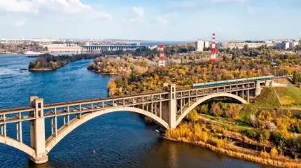 «Изоляция района»: о чём говорят удары ВС России по мостам через Днепр в Запорожье