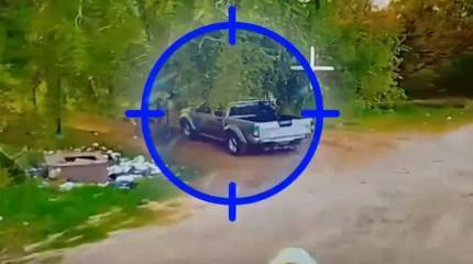 Ударил точно в бензобак: пикап ВСУ не сумел спрятаться от FPV-дрона ВС РФ