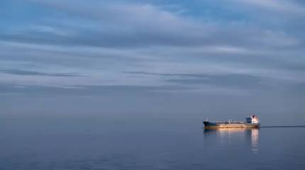 Санкции США вызвали странные переброски российских нефтяных грузов у берегов Индии