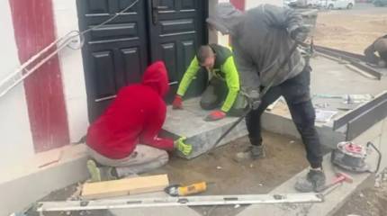 В Латвии ступени в музей легионеров СС выложили из плит памятников советским воинам