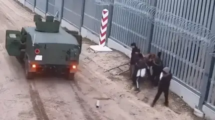 «Напоминает военное положение»: Польша обвинила Беларусь в вооружении мигрантов