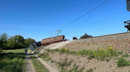 Из-за взрыва на железной дороге в Крыму сошли с рельсов несколько вагонов поезда