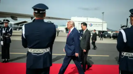 Трамп летит в Китай, чтобы положить конец сотрудничеству КНР с РФ и Ираном