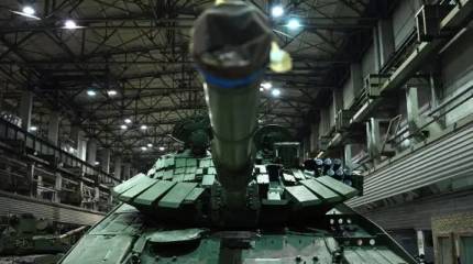 Раскаленный ствол 125-мм пушки танка Т-72Б3 показали через тепловизор