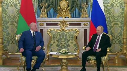 О завершении конфликта можно будет договориться, когда РФ достанет свои козыри – Лукашенко