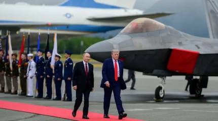 Расшифровка по губам: что сказали Трамп и Путин друг другу на аэродроме, когда их никто не мог слышать