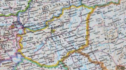 Зеленский еженедельно направляет 5 млн евро против Орбана – сотрудник спецслужб