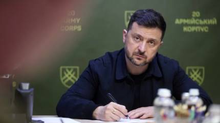 Ловко выкрутился: зачем Зеленский высокомерно указом «разрешил» Парад в Москве