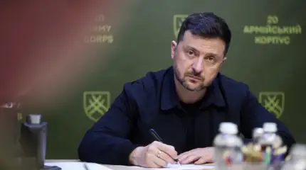 Ловко выкрутился: зачем Зеленский высокомерно указом «разрешил» Парад в Москве