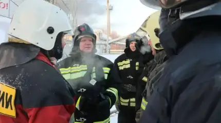 Для тушения пожара на нефтебазе в Пензе задействовали 150 огнеборцев и даже поезда