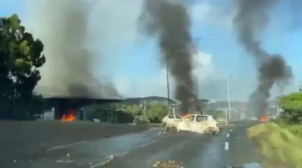 В Новой Каледонии идут бои между французскими военными и коренными жителями