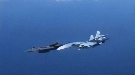 «Отошел!»: русский Су-27 отогнал американский истребитель от бомбардировщика