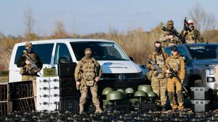 Машина влетела в дом: украинский солдат снял последствия прилета ФАБ по позициям ВСУ
