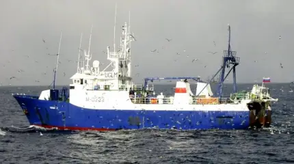 Украинские пограничники угнали российское судно