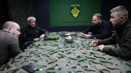 Экс-глава офиса Зеленского Ермак привез в Славянск голливудскую звезду