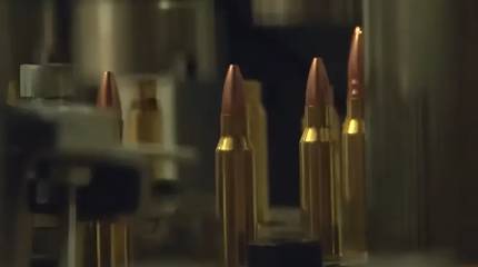 Economia războiului: Cum haosul și distrugerea se transformă în miliarde de profituri