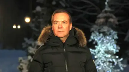 «Забирайте скорее»: зачем Дмитрий Медведев подталкивает США к аннексии Гренландии