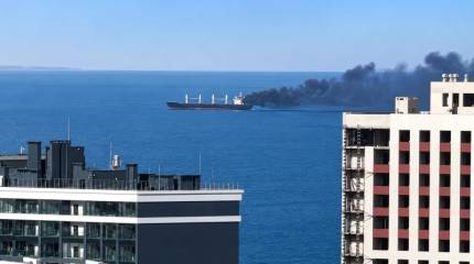 Ещё один удар по морским перевозкам: сухогруз горит у берегов Одессы